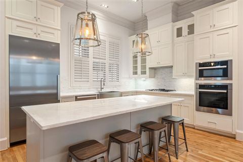 Tiny photo for 1306 Castle Court #A, Houston, TX 77006 (MLS # 30181302)