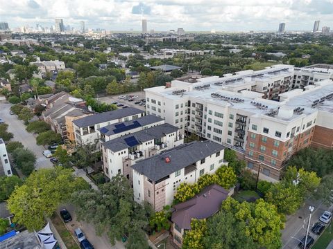 Tiny photo for 1306 Castle Court #A, Houston, TX 77006 (MLS # 30181302)