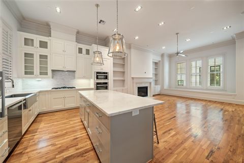 Tiny photo for 1306 Castle Court #A, Houston, TX 77006 (MLS # 30181302)