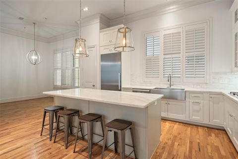 Tiny photo for 1306 Castle Court #A, Houston, TX 77006 (MLS # 30181302)