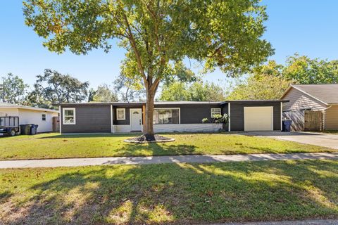 Photo of 303 21st Avenue N, Texas City, TX 77590 (MLS # 90039836)