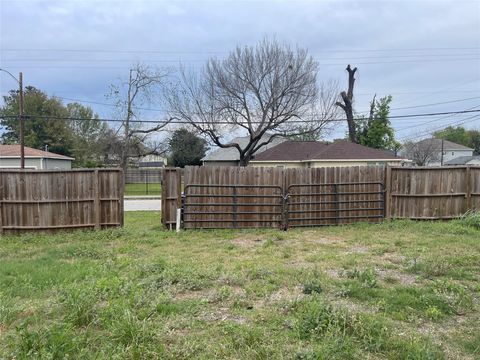 Photo of 802 Fair Street, Houston, TX 77088 (MLS # 67136035)