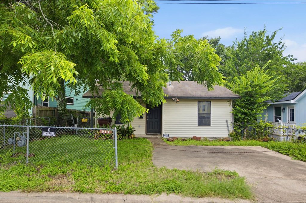 Photo of 817 Chihuahua Street, Lockhart, TX 78644 (MLS # 49744601)