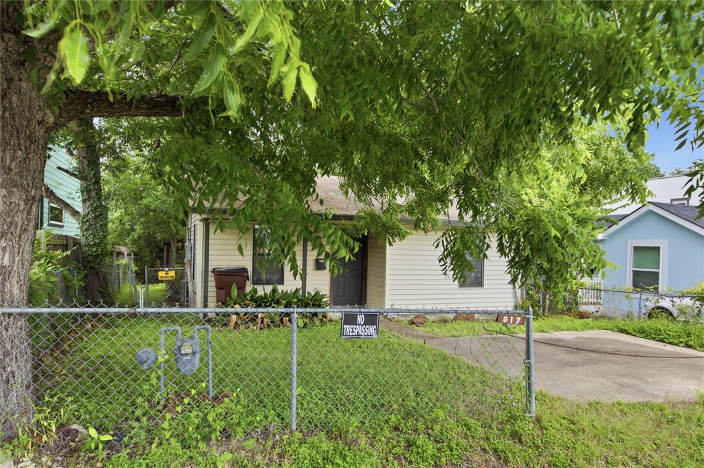 Photo of 817 Chihuahua Street, Lockhart, TX 78644 (MLS # 49744601)