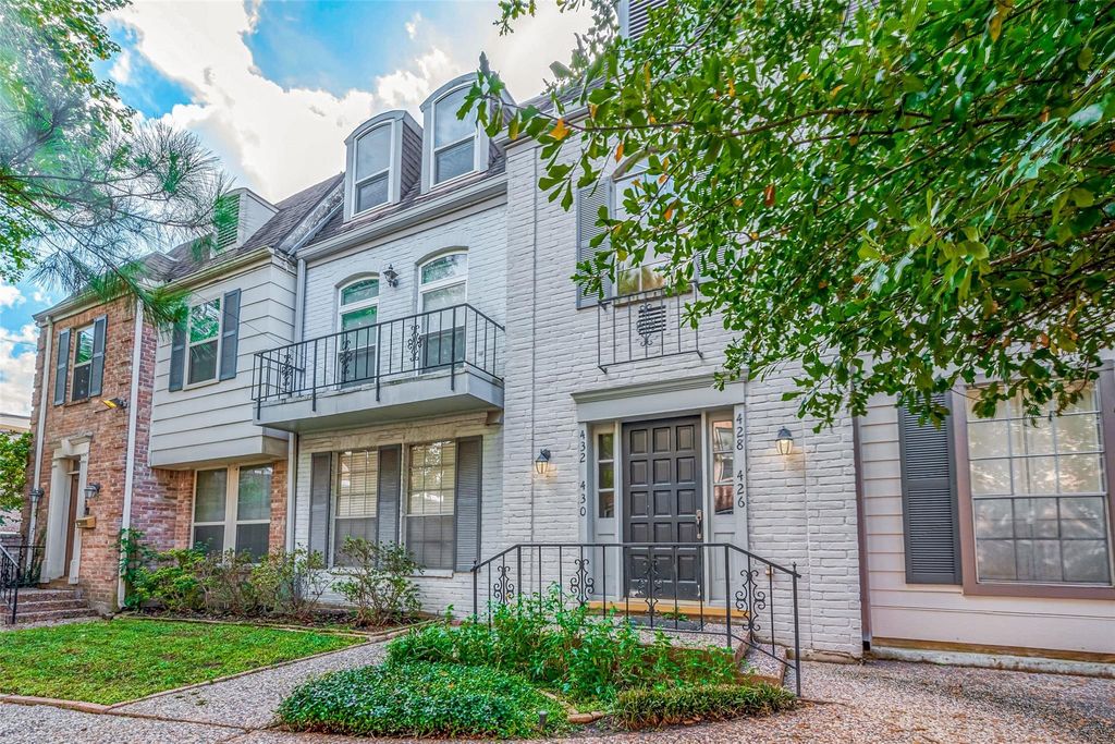 Photo of 432 N Post Oak Lane, Houston, TX 77024 (MLS # 75679652)
