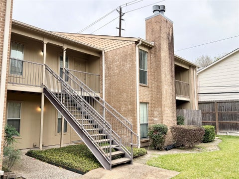 Condo For Sale - 700 Thicket Lane #406<br/> Houston, TX 77079