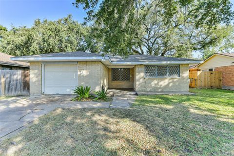 Photo of 1113 Monroe Drive, Pasadena, TX 77502 (MLS # 98029539) Photo of 1113 Monroe Drive, Pasadena, TX 77502 (MLS # 98029539)
