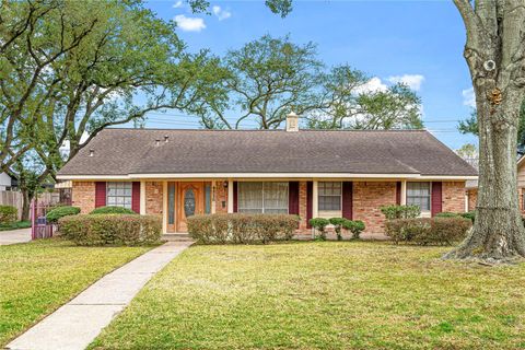 Photo of 4826 Omeara Drive, Houston, TX 77035 (MLS # 7924032)