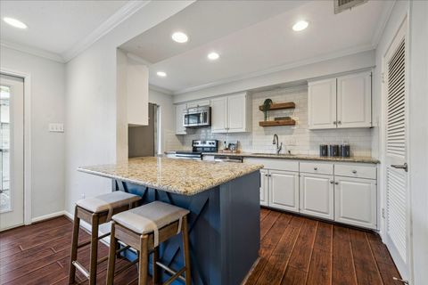 Tiny photo for 6462 Burgoyne Road Rd, Houston, TX 77057 (MLS # 60178878)