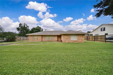 Photo of 4011 Grimes Street, Houston, TX 77087 (MLS # 30519447)