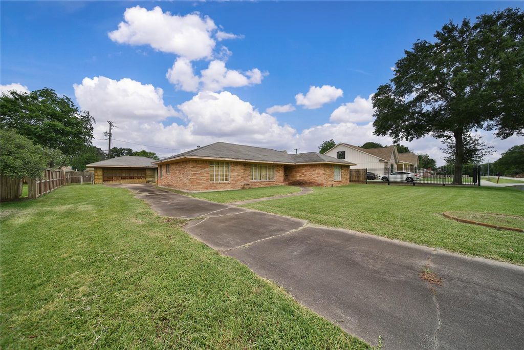 Photo of 4011 Grimes Street, Houston, TX 77087 (MLS # 30519447)