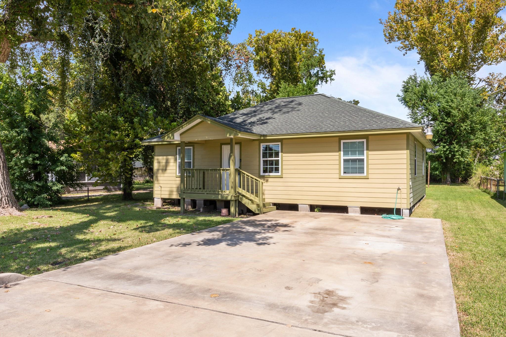 122 W Bernard Street