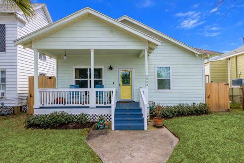 Photo of 3923 Avenue M 1/2, Galveston, TX 77550 (MLS # 58940264)
