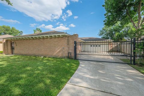 Photo of 12919 Westella Drive, Houston, TX 77077 (MLS # 31442872)