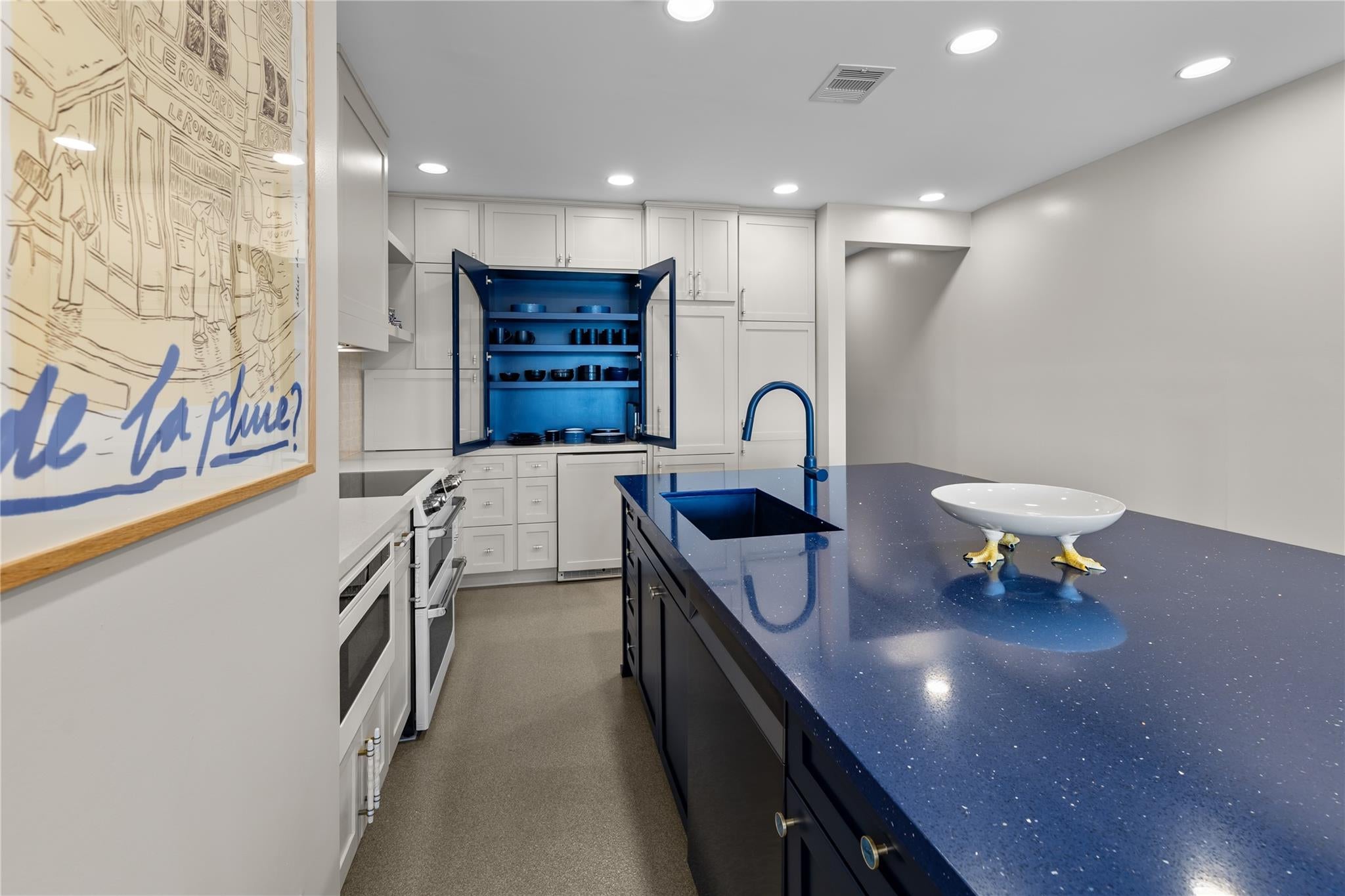 401 Lakeside Lane 308