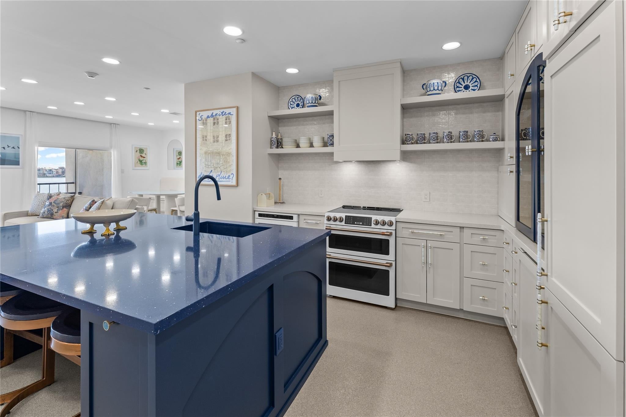 401 Lakeside Lane 308