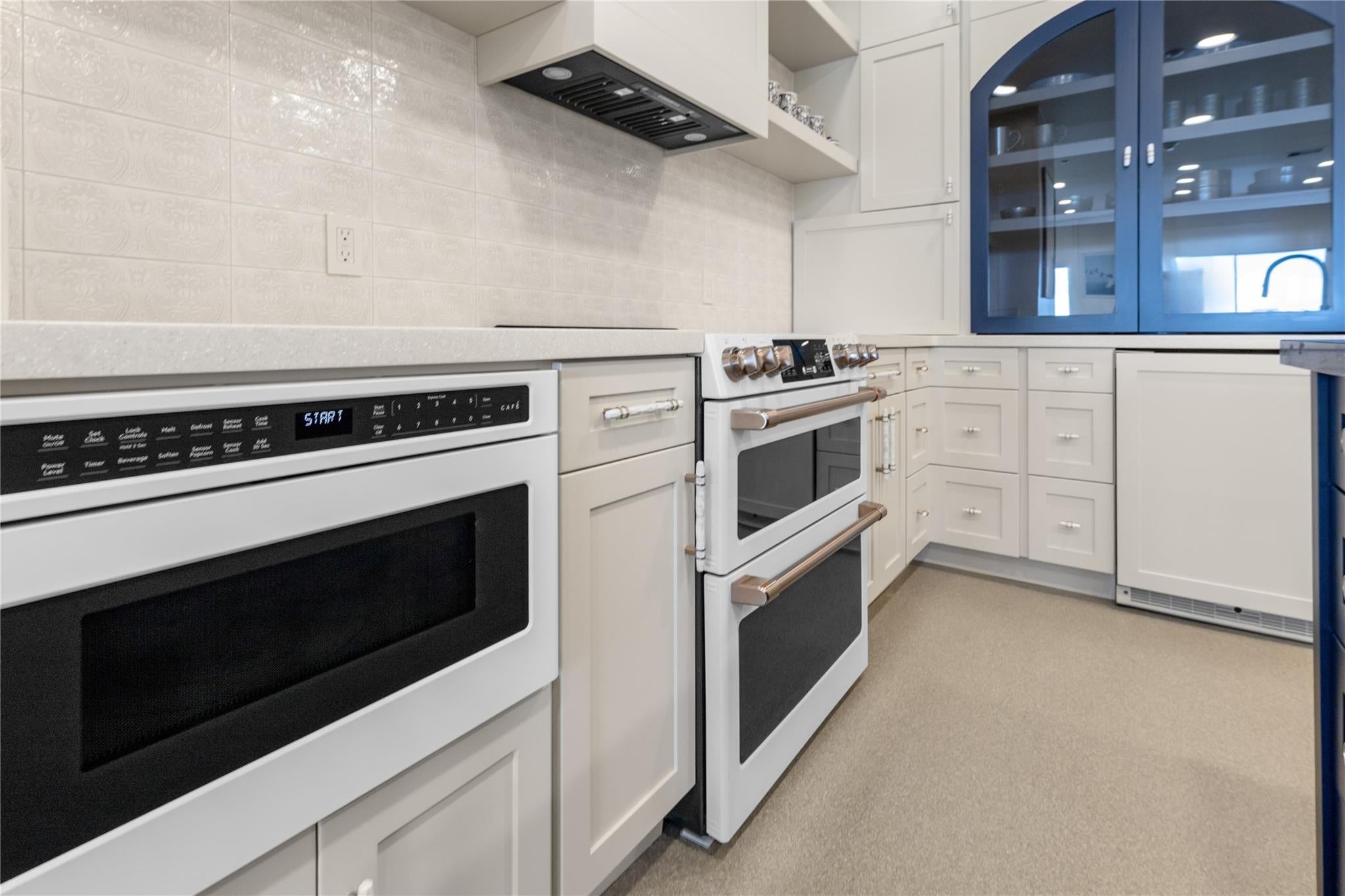 401 Lakeside Lane 308