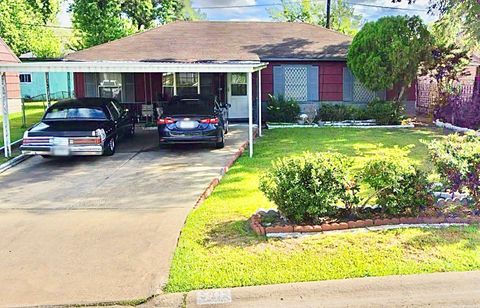 Photo of 5011 Northridge Drive, Houston, TX 77033 (MLS # 46640060)