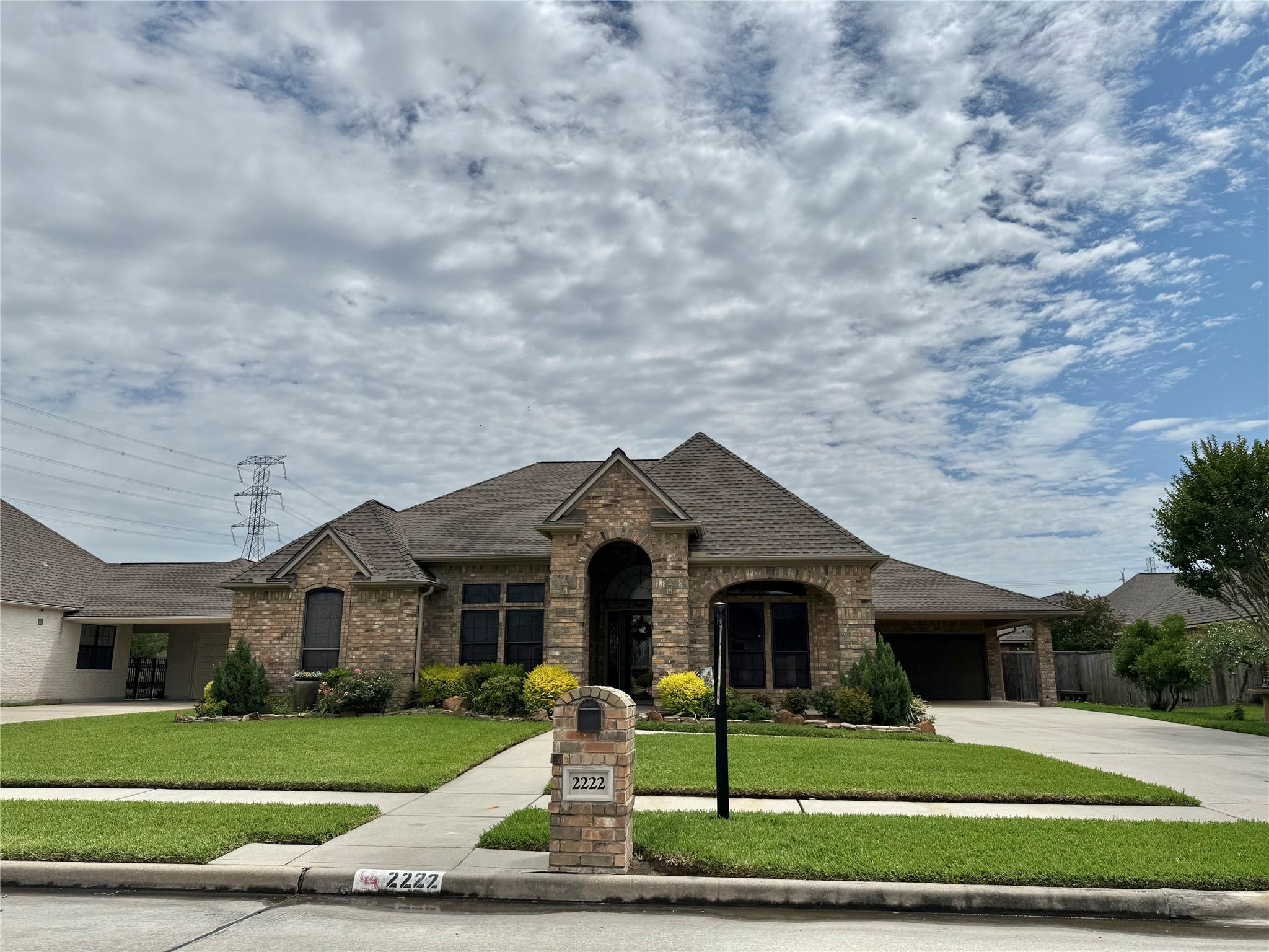2222 W Lonesome Dove Drive