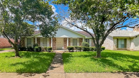 Photo of 9206 Hendon Lane, Houston, TX 77036 (MLS # 84976949)