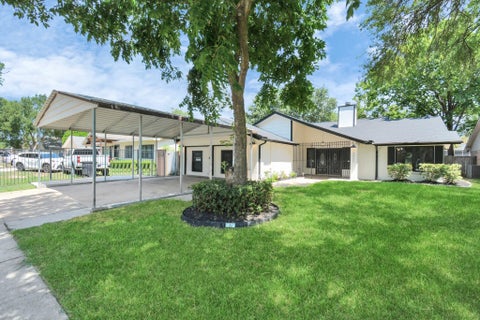 Photo of 10550 Emnora Lane, Houston, TX 77043 (MLS # 17635573)