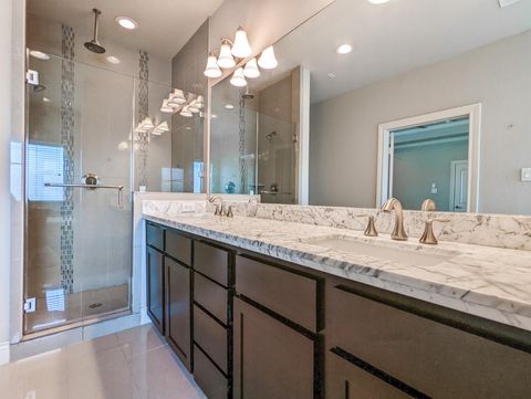 Photo of 5323 Kiam Street, Houston, TX 77007 (MLS # 3222066)