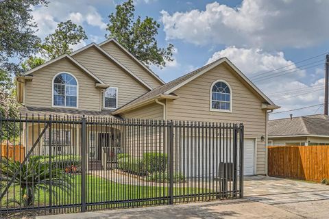Photo of 806 E 29th Street, Houston, TX 77009 (MLS # 58557087)