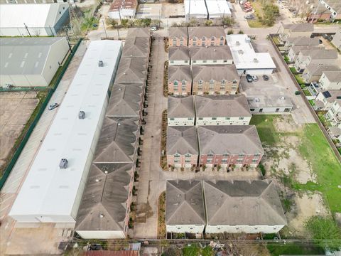 Tiny photo for 8715 Meadowcroft Drive #1102, Houston, TX 77063 (MLS # 13417347)