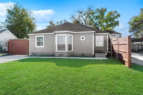 Photo of 906 Gale Street, Houston, TX 77009 (MLS # 54795630)