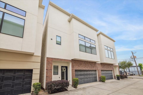 Townhouse For Sale - 52 N Hutcheson Street<br/> Harris County, Houston, TX 77003