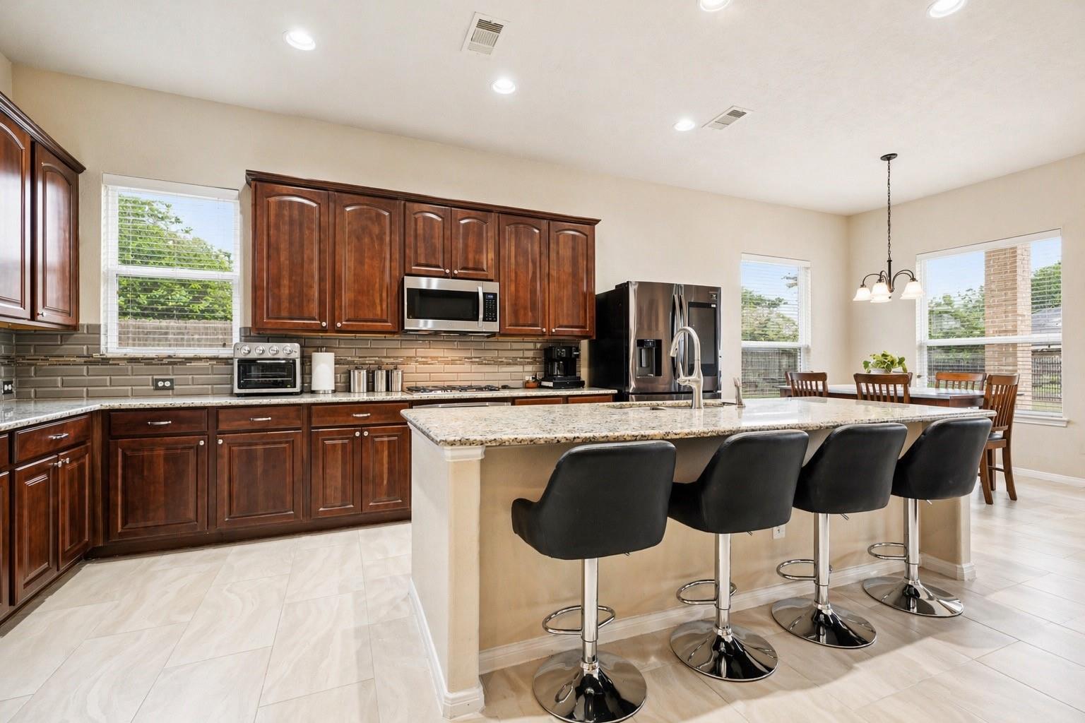 2812 Knob Hill Street