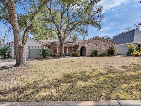 Photo of 8 Shadowood Street, Conroe, TX 77304 (MLS # 7307412)