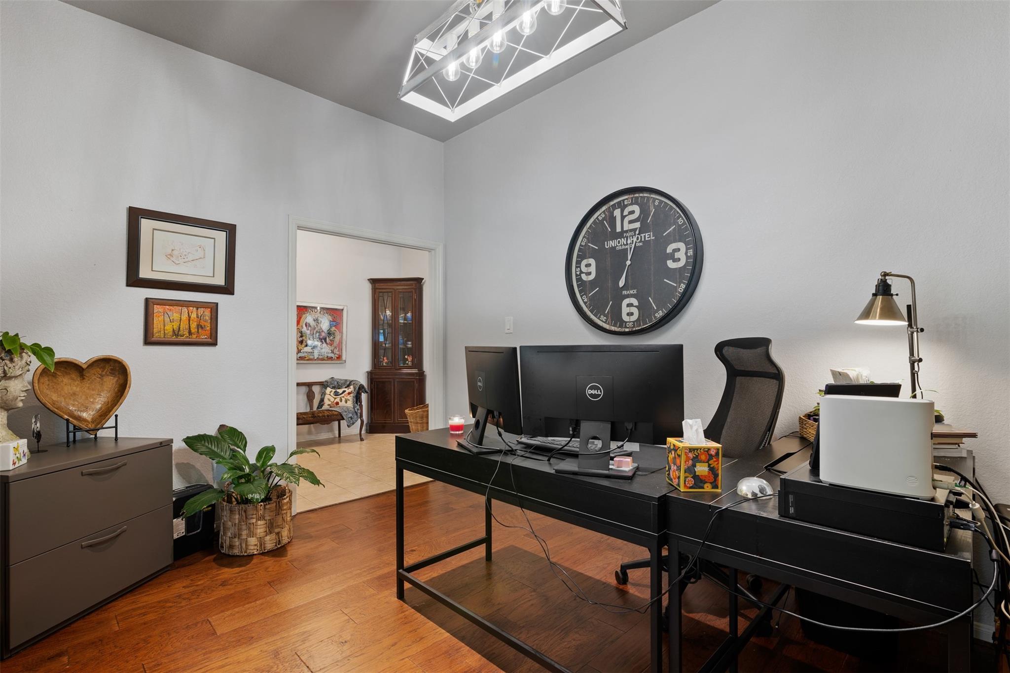 19306 Young Oak Street