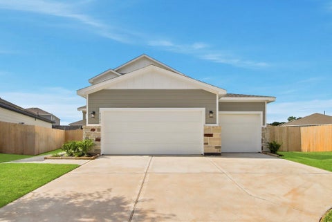 Photo of 9724 Caney Bend Road, Conroe, TX 77303 (MLS # 35165059)