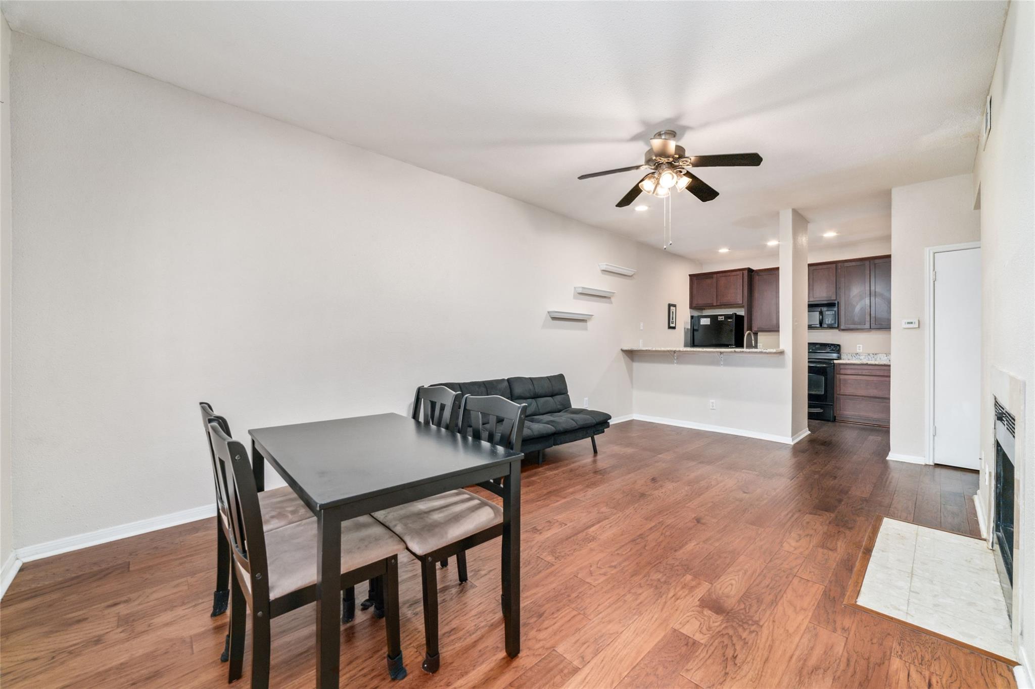 2121 El Paseo Street 2203