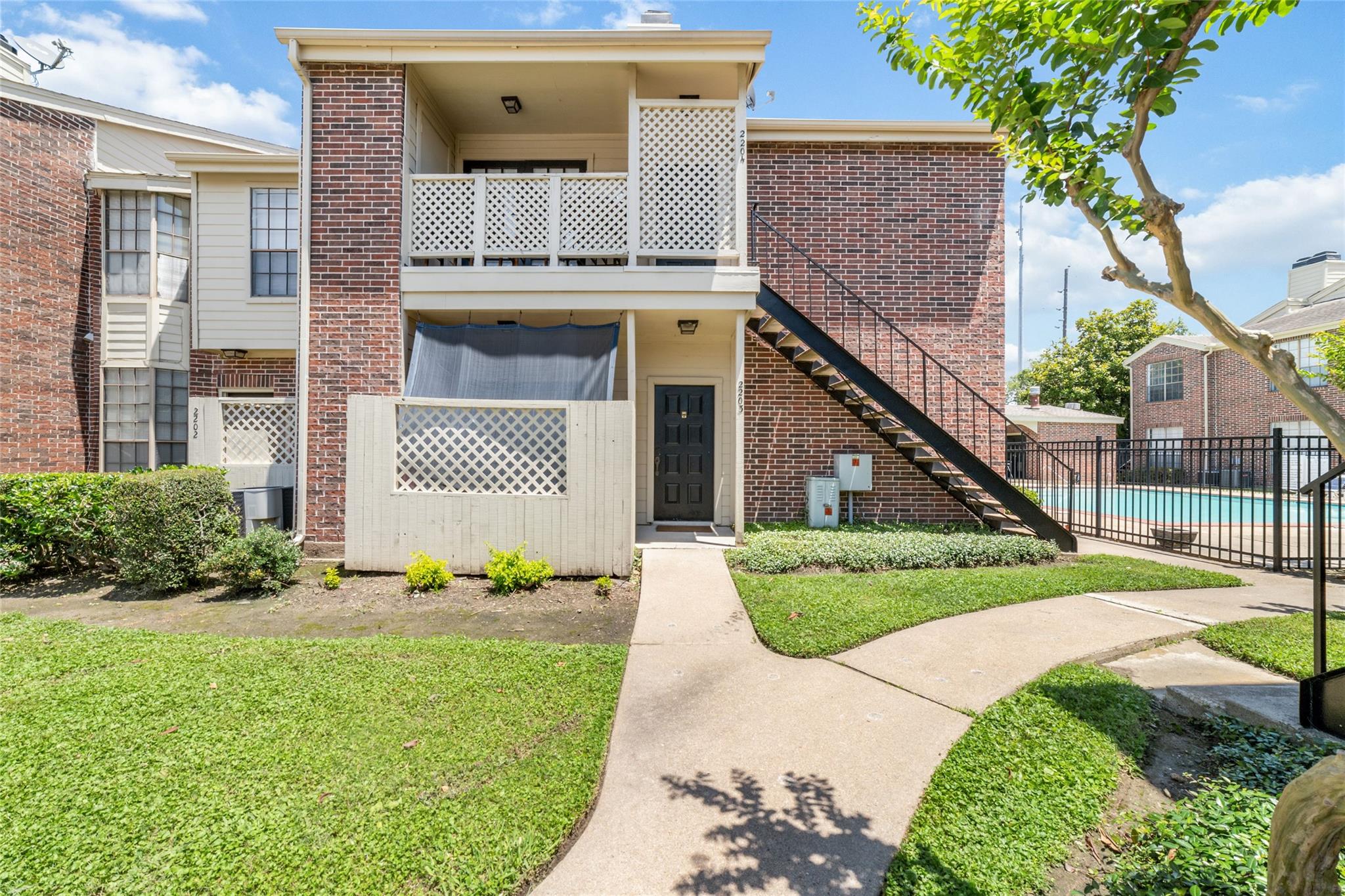 2121 El Paseo Street 2203