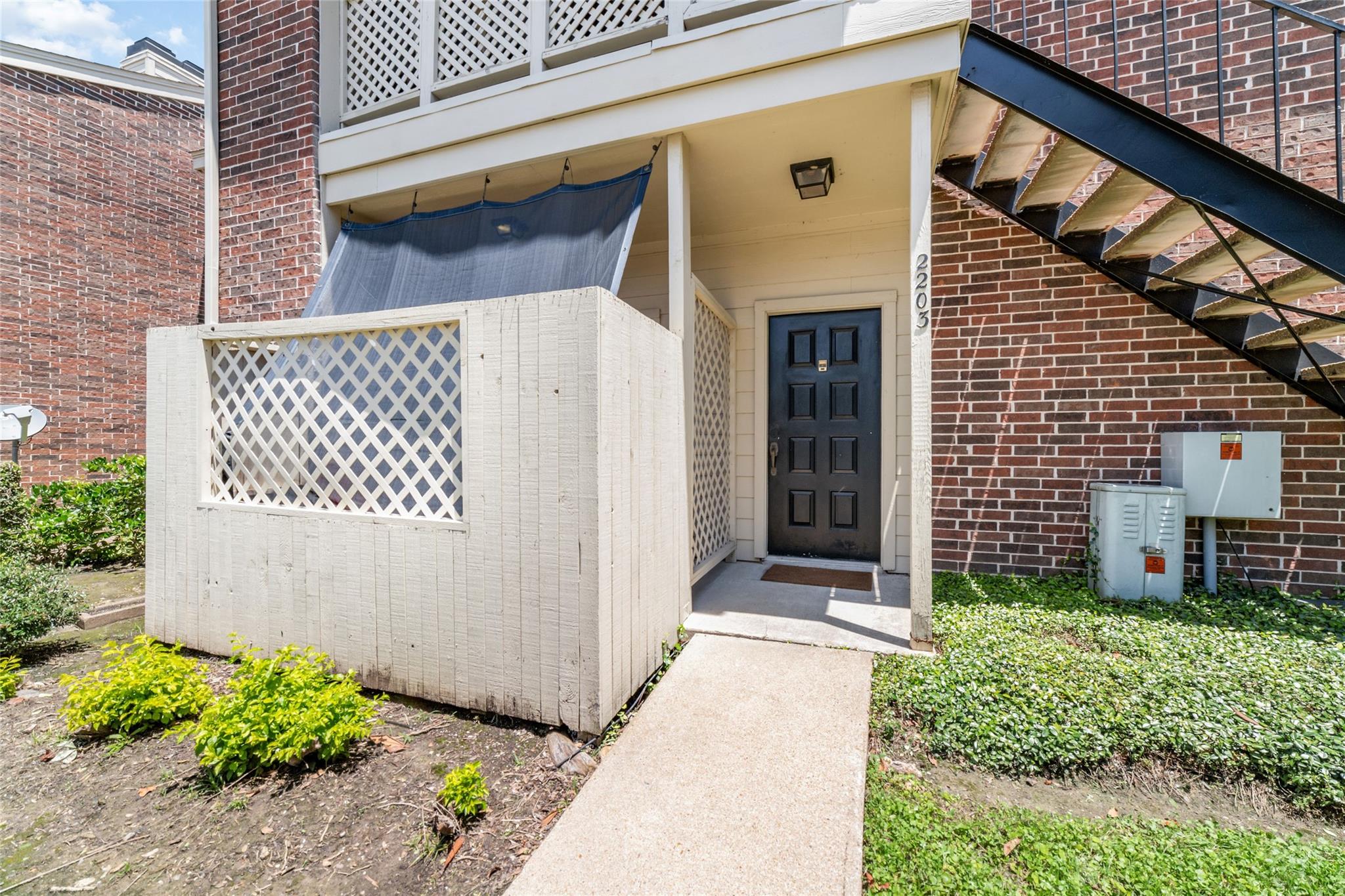 2121 El Paseo Street 2203