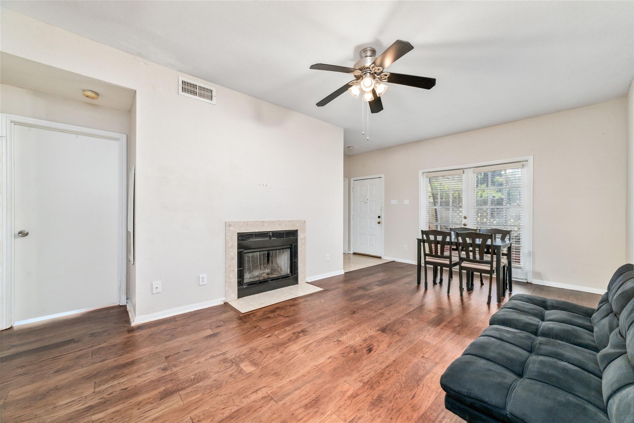 2121 El Paseo Street 2203