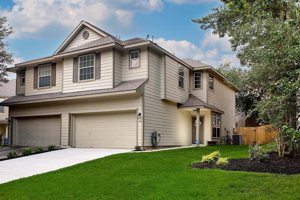 Photo of 166 N Burberry Park Circle, The Woodlands, TX 77382 (MLS # 72100843)