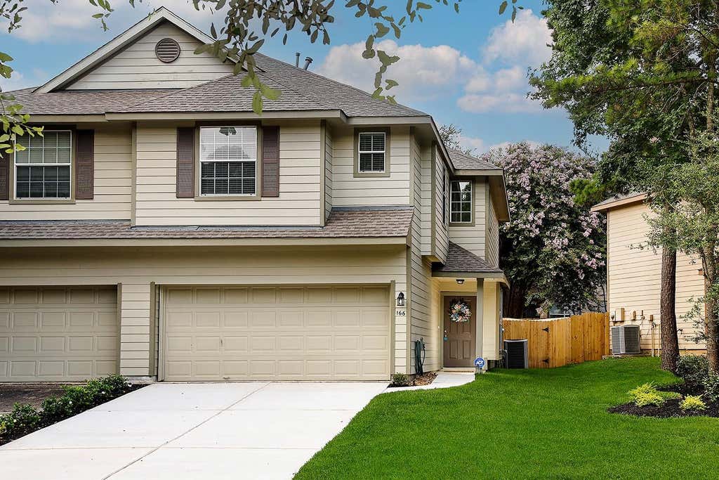 Photo of 166 N Burberry Park Circle, The Woodlands, TX 77382 (MLS # 72100843)