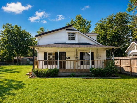 Homes For Sale - 222 E Southland Avenue<br/> Brazoria County, Alvin, TX 77511