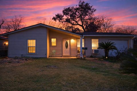 302 Glenmore Drive Pasadena TX 77503