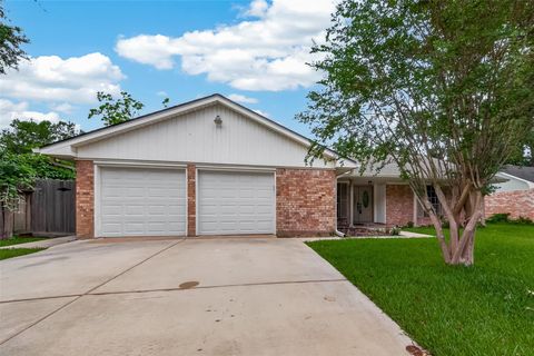 Photo of 909 Newport Boulevard, League City, TX 77573 (MLS # 97857844)