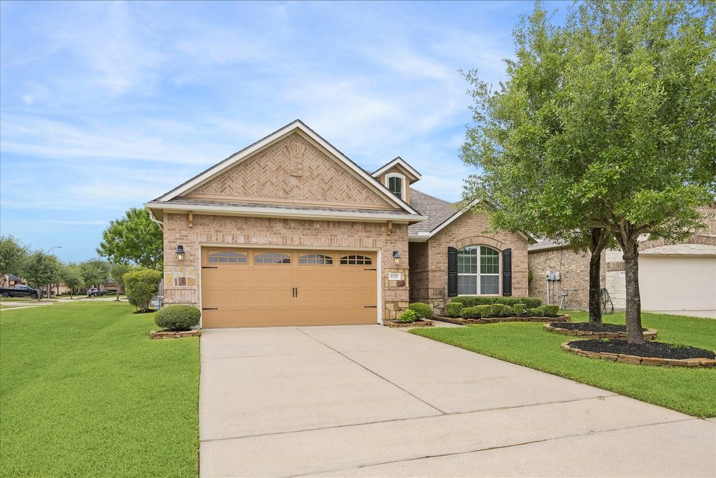 Photo of 8135 W Pine Creek Bend, Cypress, TX 77433 (MLS # 32088957)