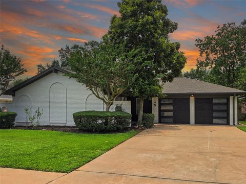 Photo of 145 Dogwood St Street, Sugar Land, TX 77478 (MLS # 62565069)