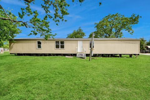 Photo of 320 4th Street, San Leon, TX 77539 (MLS # 87233002)