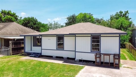 Photo of 10118 Norvic Street St, Houston, TX 77029 (MLS # 51956862)