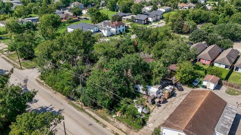 Photo of 2111 Jensen Drive, Houston, TX 77026 (MLS # 79587770) Photo of 2111 Jensen Drive, Houston, TX 77026 (MLS # 79587770)