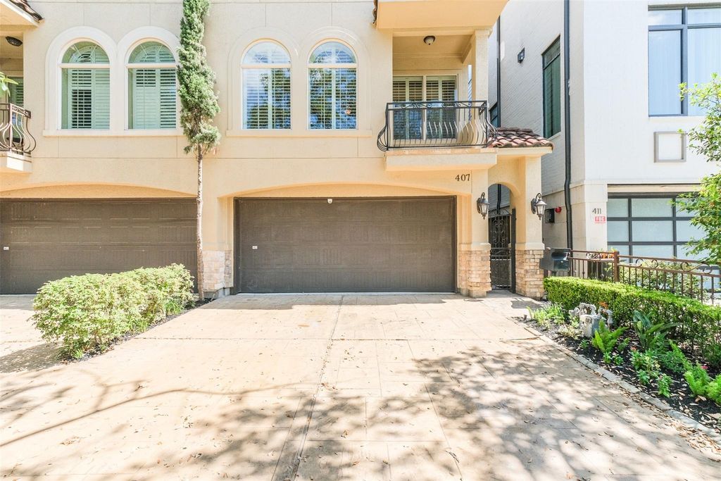 Photo of 407 W Bell Street, Houston, TX 77019 (MLS # 66180584)