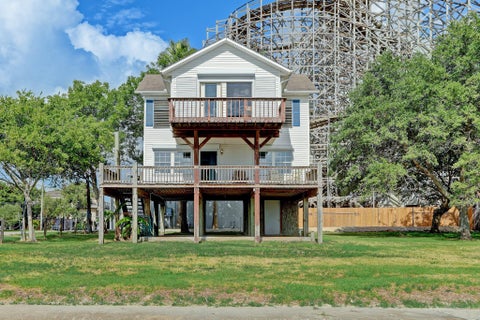 Photo of 308 Bay Avenue, Kemah, TX 77565 (MLS # 15131576)